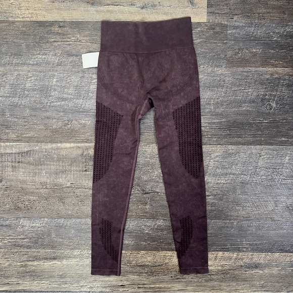 NWT Mend athletics purple moto style seamless legging pants size medium M B51 - Picture 4 of 4